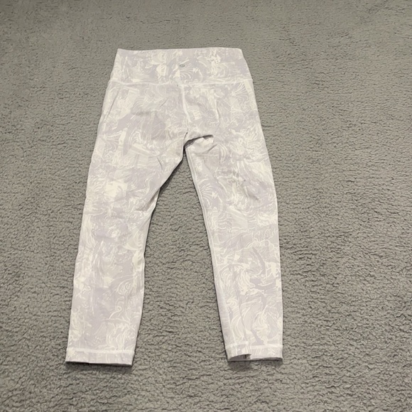 Lululemon wunder under crop legging size 6 - Picture 4 of 7